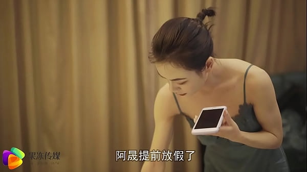 果冻传媒约嫂子在KTV换妻4p